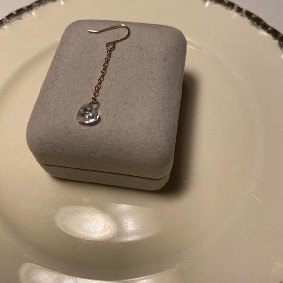 💛 Beautiful 10 k yellow gold and laser cut faceted CZ heart single earring. - Picture 6 of 12